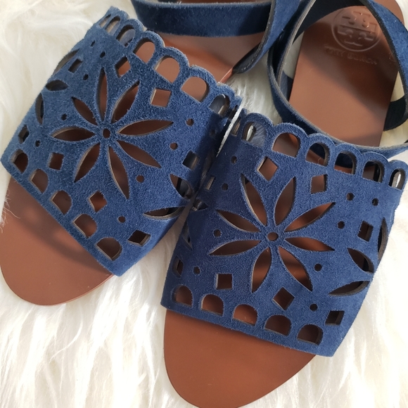 Like New Tory Burch May Perforated Navy Open Toe Suede Ankle Strap Sandal Sz 5.5 - Picture 3 of 10